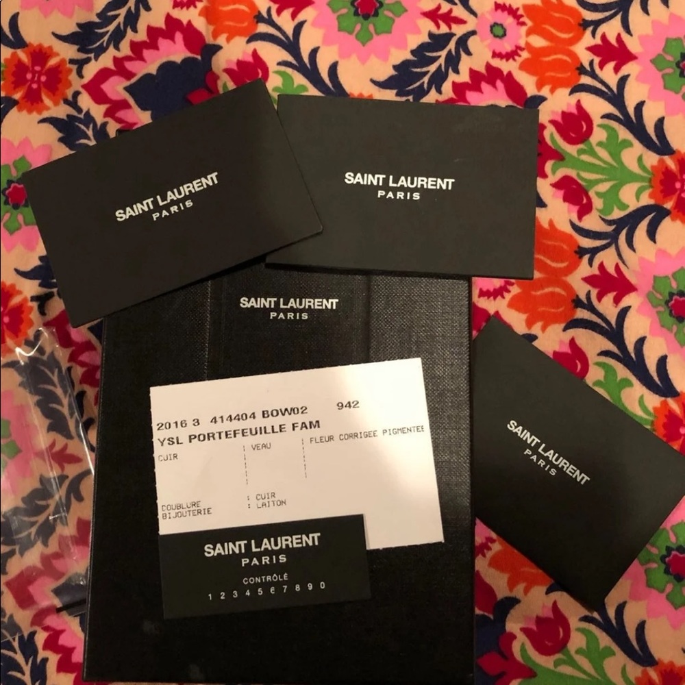 ❌❌SOLD❌❌YSL Compact Wallet - Picture 8 of 12